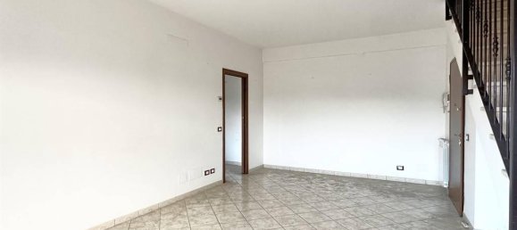 3 rooms Apartment in Rome, Italy No. 17739 12