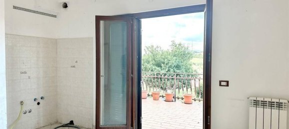 3 rooms Apartment in Rome, Italy No. 17739 6