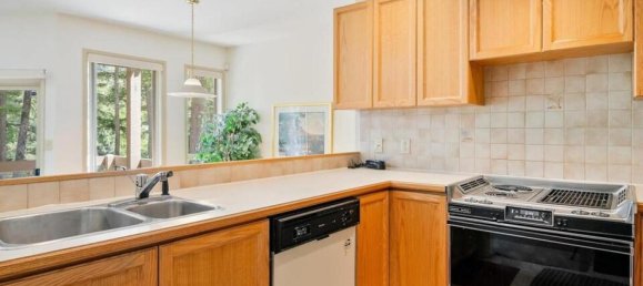 3 bedrooms House in British Columbia, Canada No. 184 10