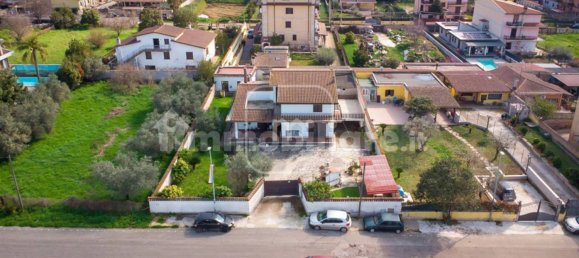 5 bedrooms Villa in Rome, Italy No. 62293 3