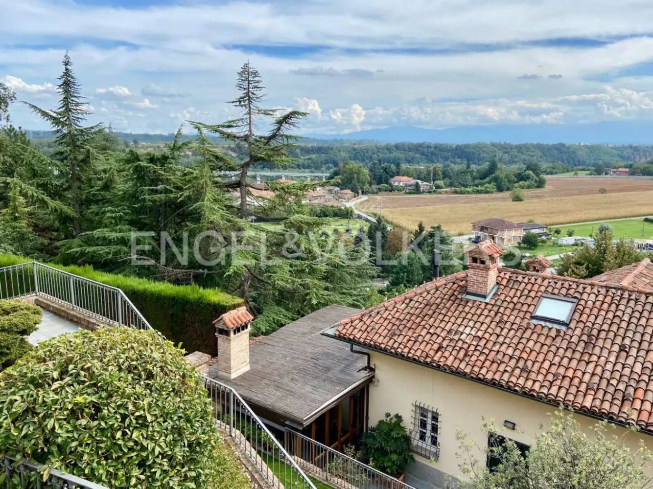 Вилла с 4 спальнями в Фоссано, Италия № 107694