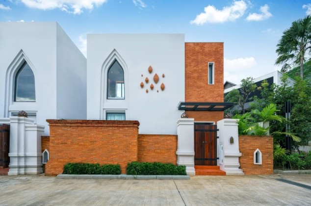 3 bedrooms Villa in Surin Beach, Thailand No. 26018