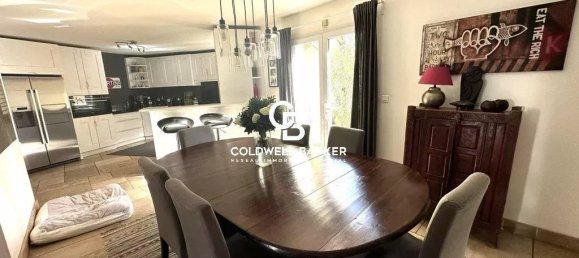 5 bedrooms Castles in Chatou, France No. 117138 10