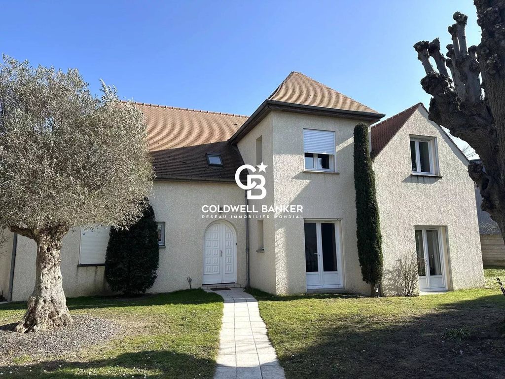 5 bedrooms Castles in Chatou, France No. 117138