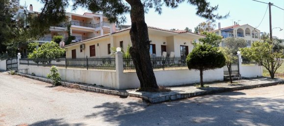 Propiedad comercial de 4 dormitorios en Malesina, Greece No. 4868 4