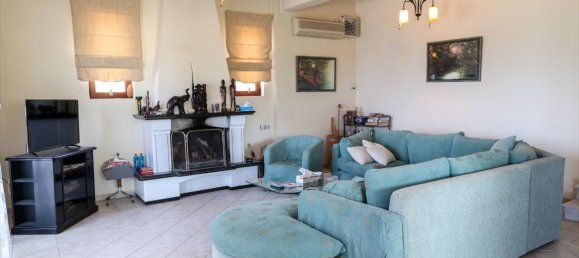 Propiedad comercial de 4 dormitorios en Malesina, Greece No. 4868 9