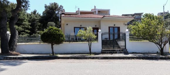 Propiedad comercial de 4 dormitorios en Malesina, Greece No. 4868 2
