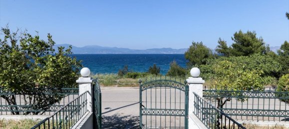 Propiedad comercial de 4 dormitorios en Malesina, Greece No. 4868 23