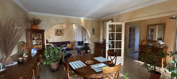 Casa de 3 dormitorios en Arnas, France No. 200133 2