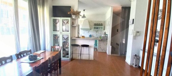 6 rooms Apartment in Bologna, Italy No. 17854 3