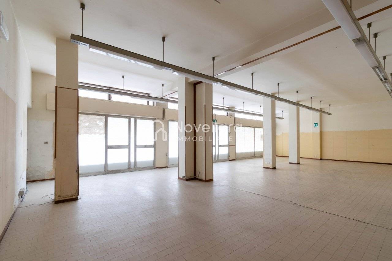 Gewerbliche Immobilie in Novellara, Italy 120m², Nr. 176755
