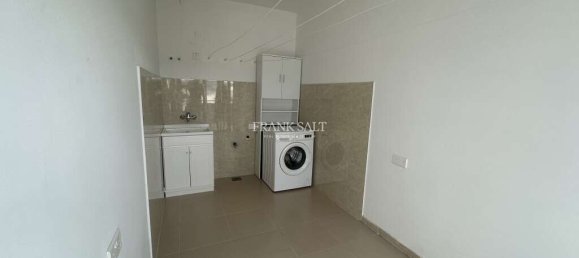 3 chambres Appartement à Luqa, Malta No. 8230 18