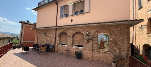4 bedrooms Apartment in Gualdo Tadino, Italy No. 372337 3