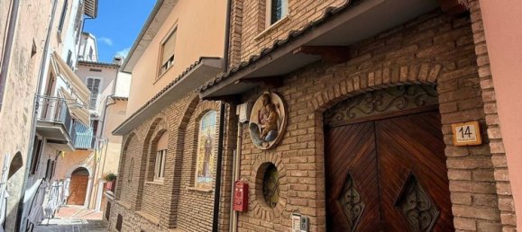 4 bedrooms Apartment in Gualdo Tadino, Italy No. 372337 8