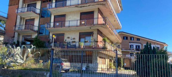 6 rooms Apartment in Avellino, Italy No. 153912 2