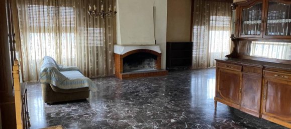 6 rooms Apartment in Avellino, Italy No. 153912 5