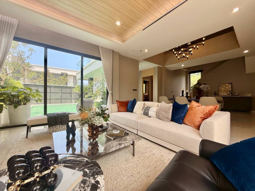 Villa de 4 dormitorios en Pattaya, Thailand No. 67719