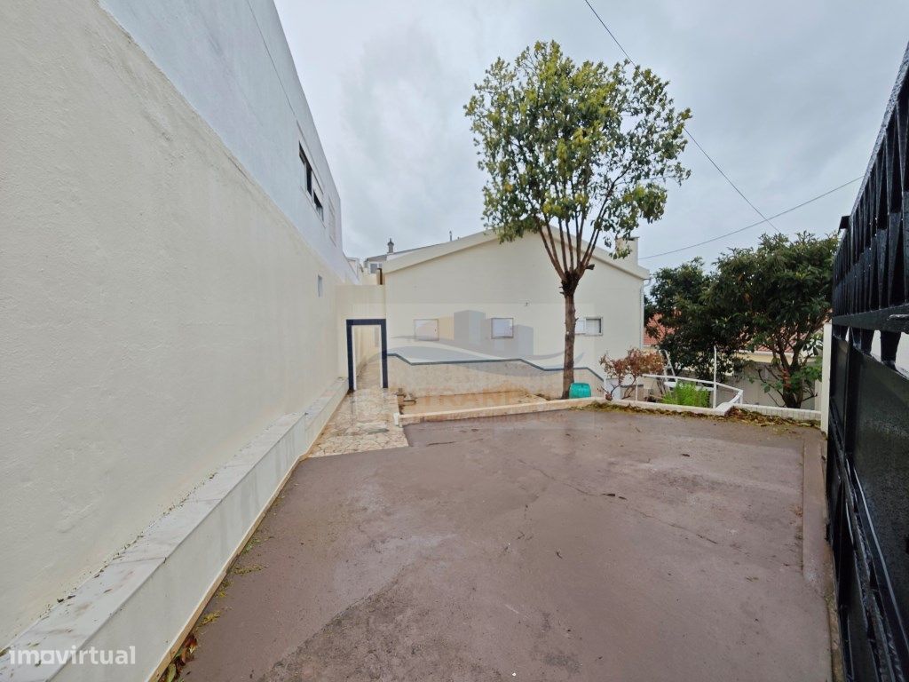 3 bedrooms House in Loures, Portugal No. 10129