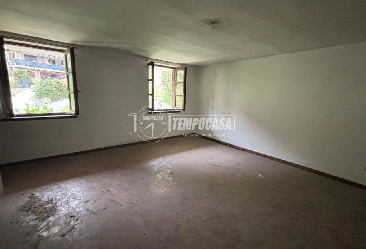 Apartamento de 4 divisões em Albino, Italy N.º 235705