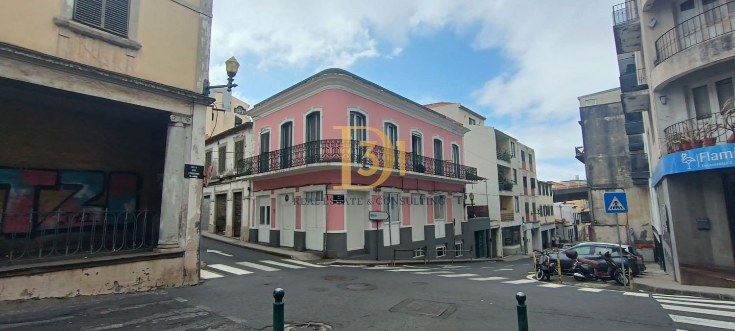 Propiedad comercial en Funchal, Portugal 199 m² No. 214865