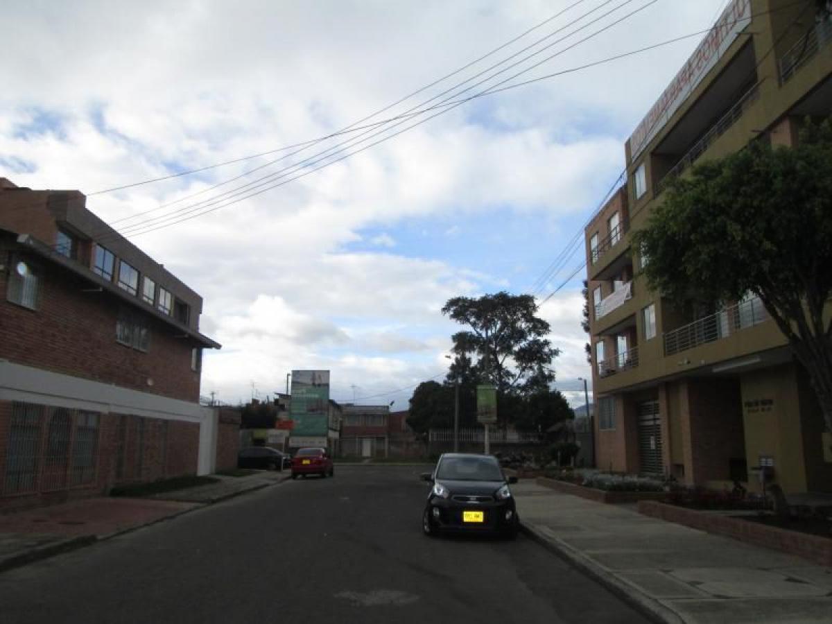 3 bedrooms House in Bogota, Colombia No. 10268