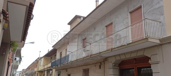 10 rooms House in Marcianise, Italy No. 36698 3