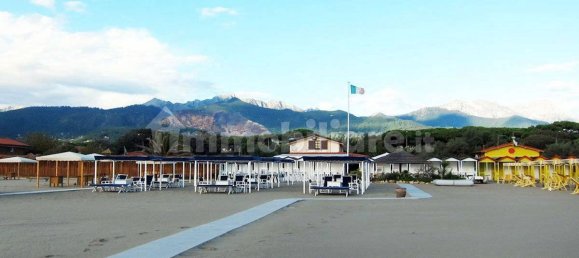 5 bedrooms Villa in Forte dei Marmi, Italy No. 189670 8