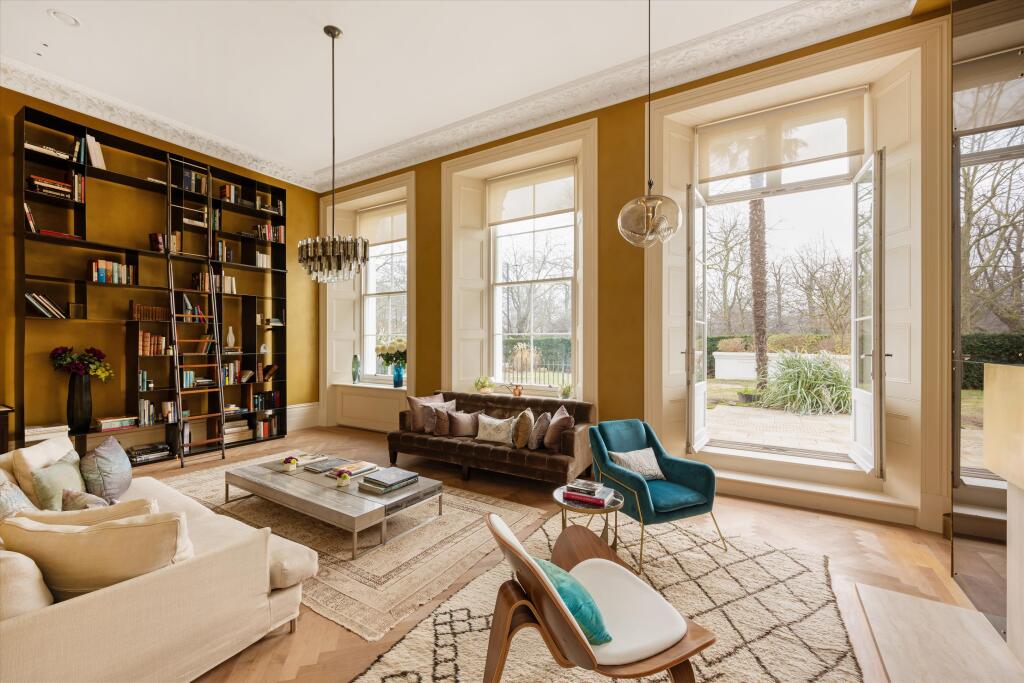 4 bedrooms Apartment in London, United Kingdom No. 7020