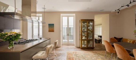 4 bedrooms Apartment in London, United Kingdom No. 7020 8