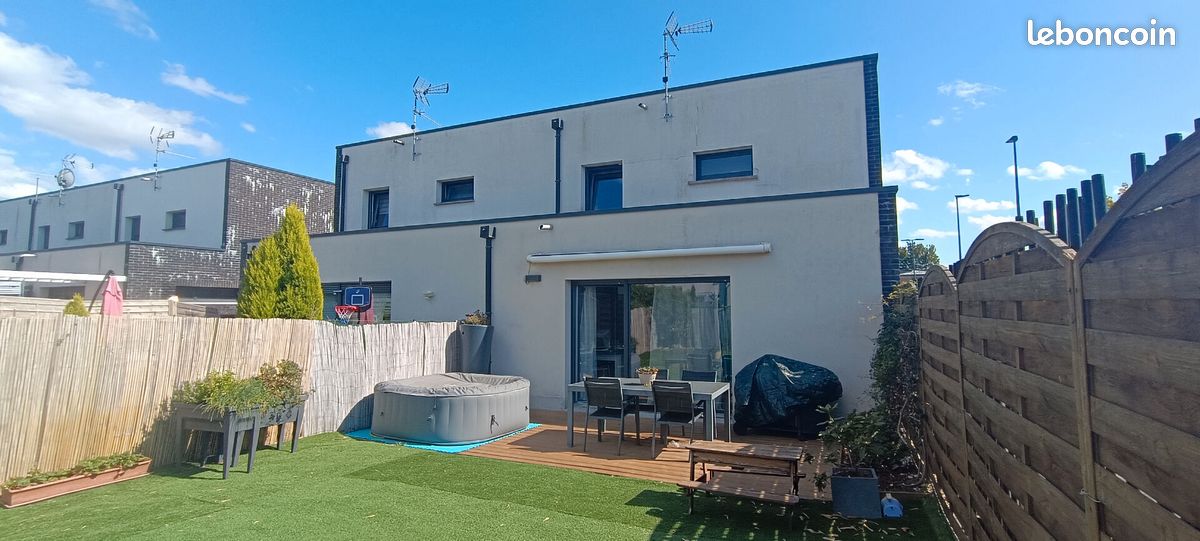 Casa de 3 dormitorios en Tourcoing, France No. 363588