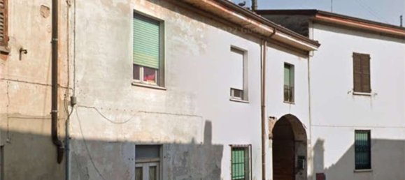 7 rooms Apartment in Pescarolo ed Uniti, Italy No. 185312 2