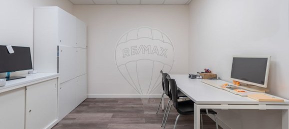 327m² Commercial property in Lisbon, Portugal No. 10583 9