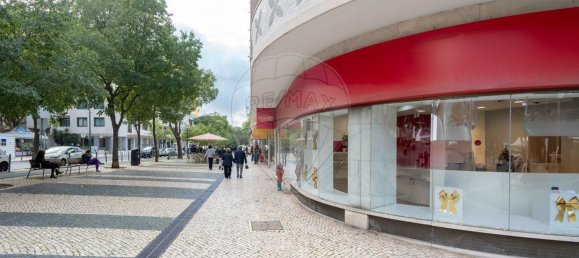 327m² Commercial property in Lisbon, Portugal No. 10583 12
