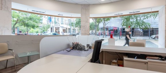 327m² Commercial property in Lisbon, Portugal No. 10583 4