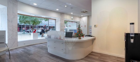 327m² Commercial property in Lisbon, Portugal No. 10583 2