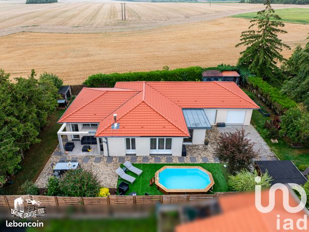 Casa de 4 dormitorios en Saint-Privat-la-Montagne, France No. 307558