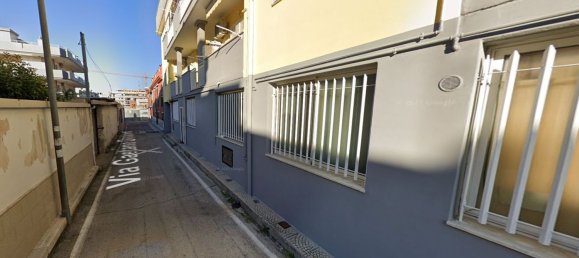 3 rooms Apartment in Bari, Italy No. 259842 3