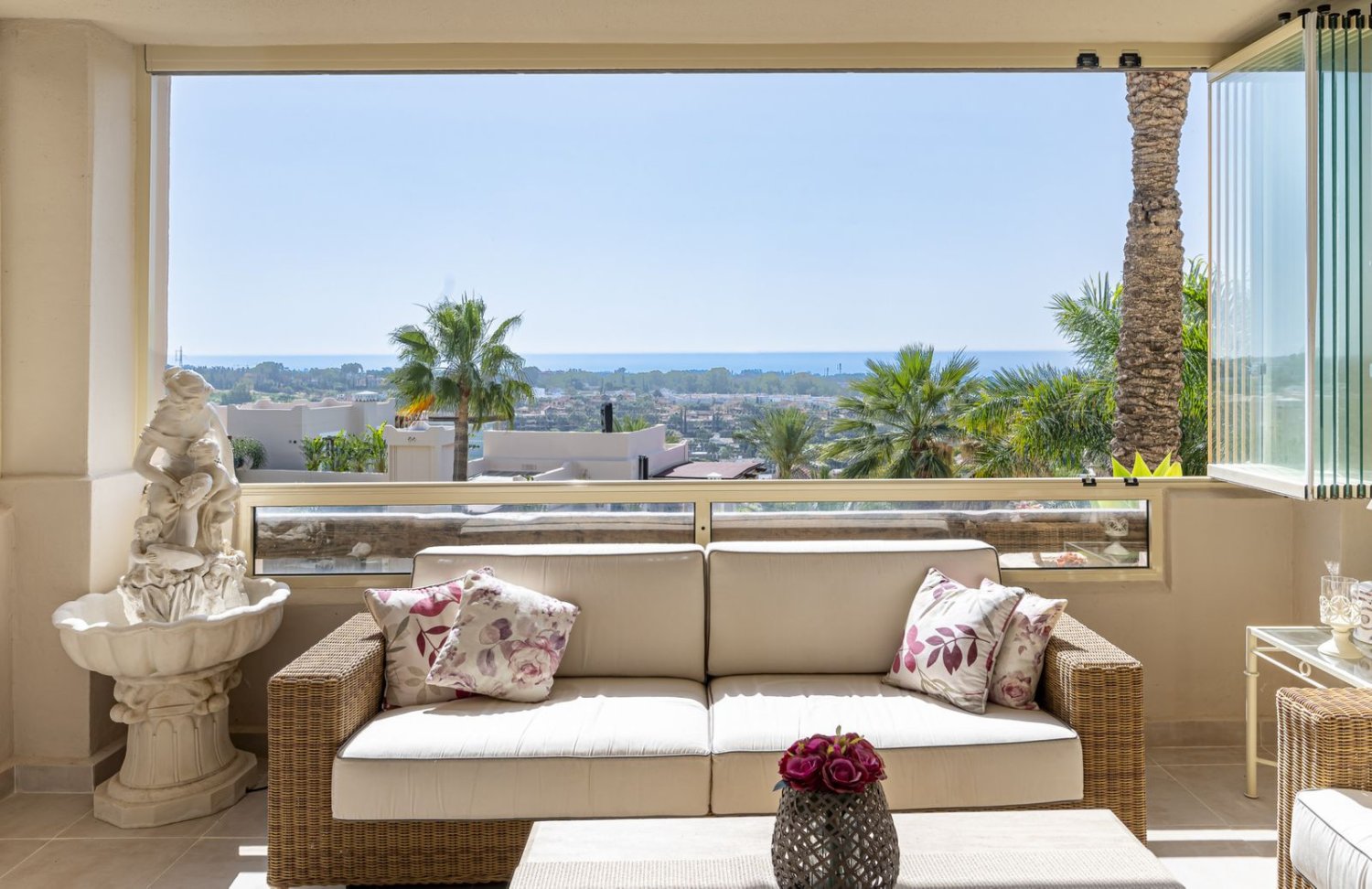 Apartamento de 2 dormitorios en Estepona, Spain No. 138506