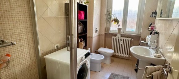 Квартира с 2 комнатами в Саронно, Италия № 334202 5