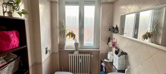 Квартира с 2 комнатами в Саронно, Италия № 334202 3