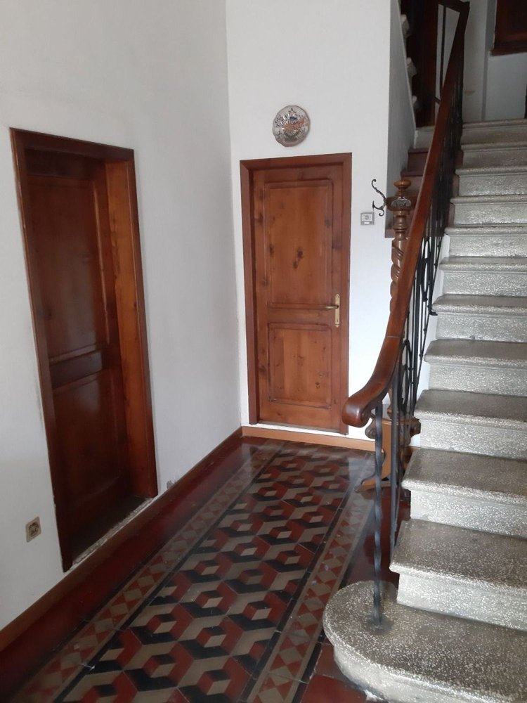 6 rooms House in Arezzo, Italy No. 152018