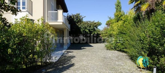 6 bedrooms Villa in Forte dei Marmi, Italy No. 325602 15
