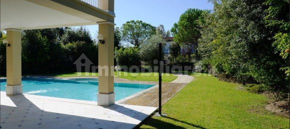 6 bedrooms Villa in Forte dei Marmi, Italy No. 325602 5