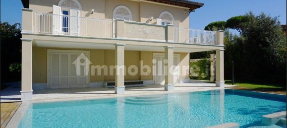 6 bedrooms Villa in Forte dei Marmi, Italy No. 325602 2