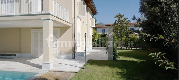 6 bedrooms Villa in Forte dei Marmi, Italy No. 325602 3