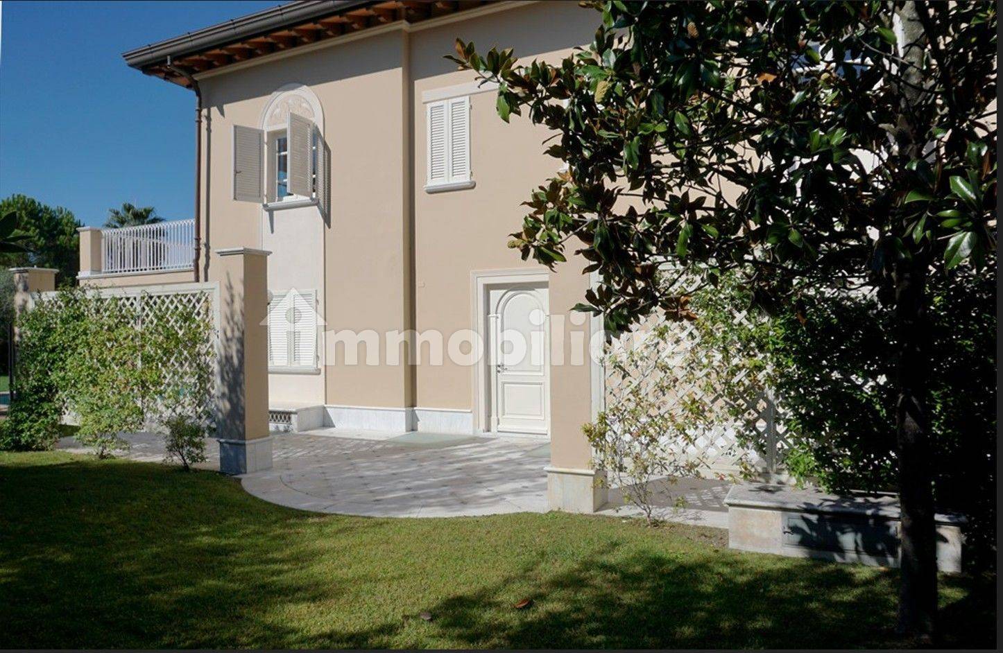 6 bedrooms Villa in Forte dei Marmi, Italy No. 325602