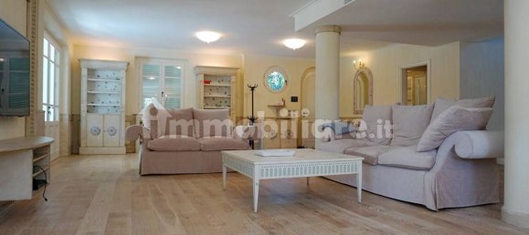 6 bedrooms Villa in Forte dei Marmi, Italy No. 325602 17