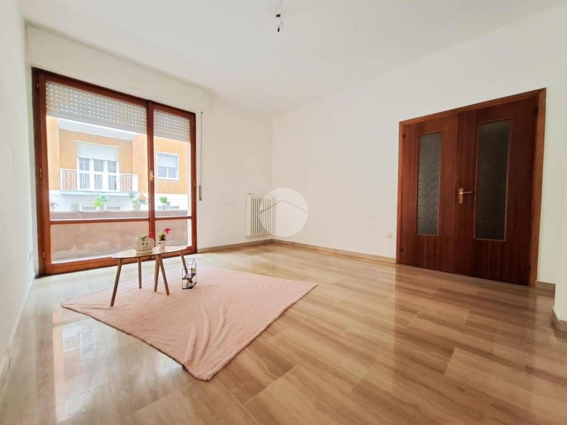 2 غرف نوم شقة في Voghera, Italy رقم 380007