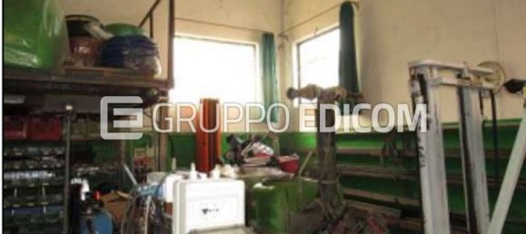 300m² Commercial property in Santa Maria della Versa, Italy No. 300739 2