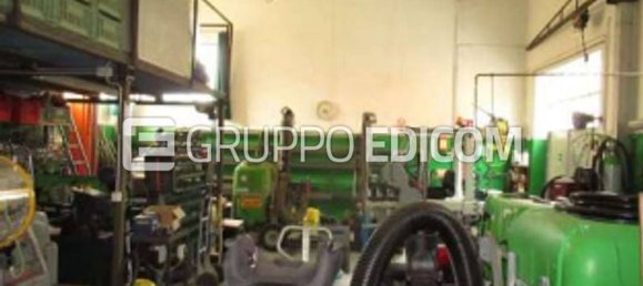 300m² Commercial property in Santa Maria della Versa, Italy No. 300739 3